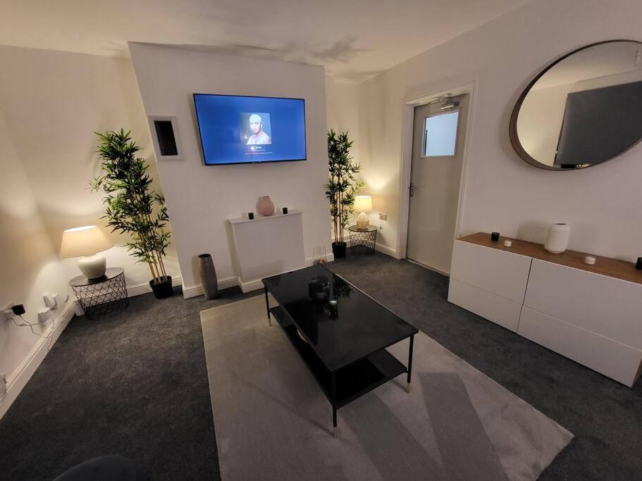 3 Bed House, Free Parking. Great For Work Crews - Sleep Rest Apartment
