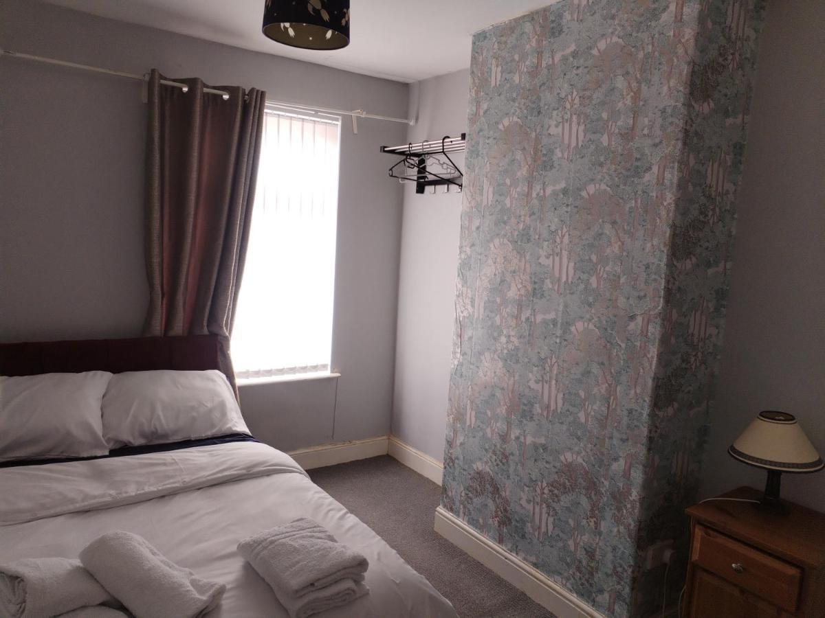 Comfortable 4-bed House In Hucknall Casa de férias Nottingham
