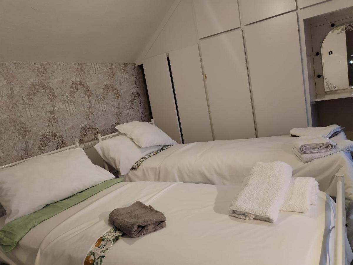 Comfortable 4-bed House In Hucknall Casa de férias