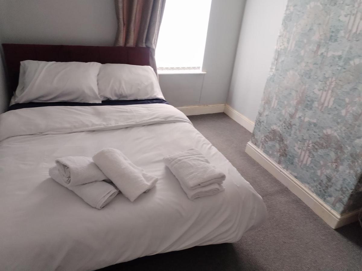 Comfortable 4-bed House In Hucknall *
