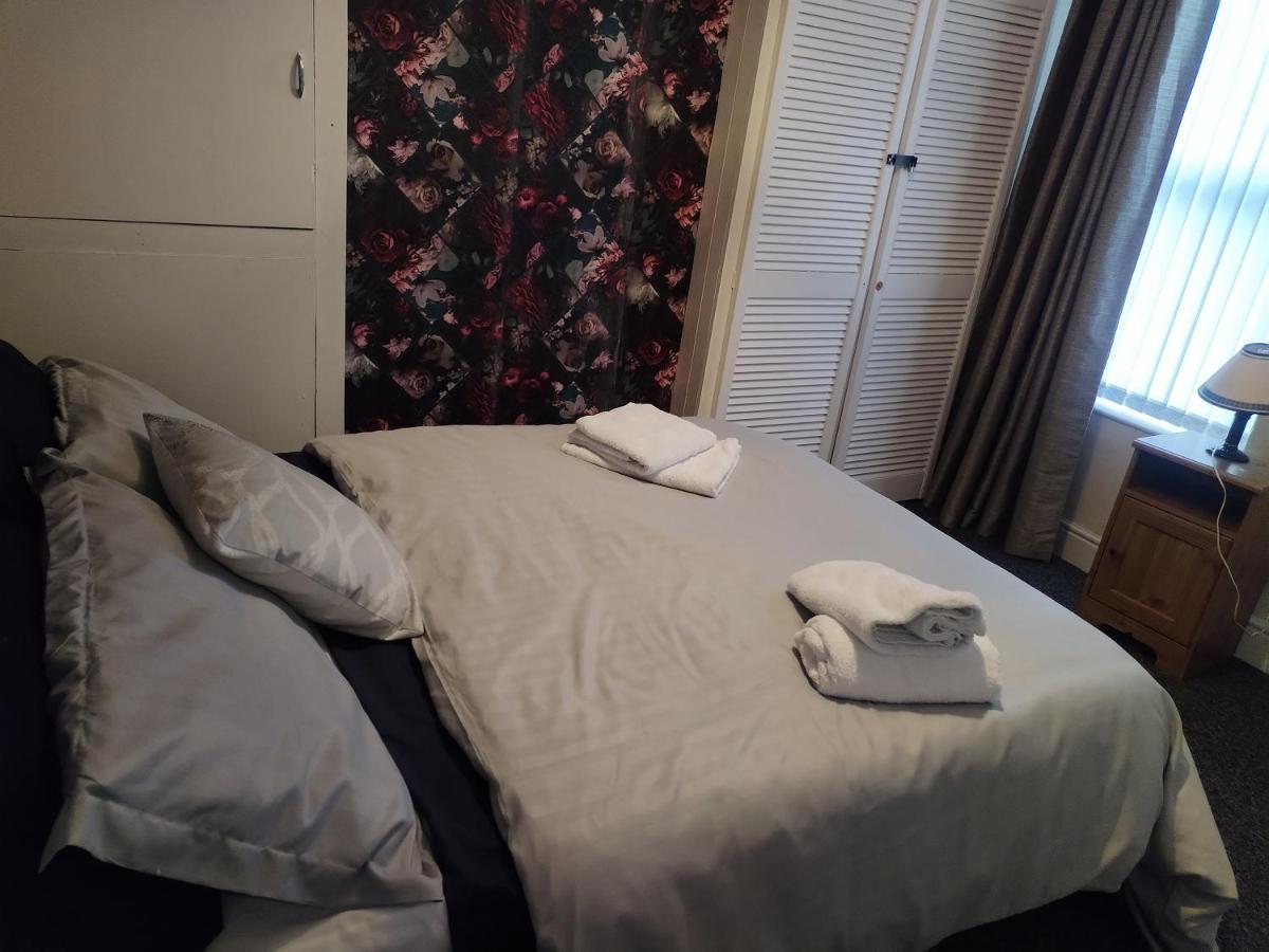 Holiday home Comfortable 4-bed House In Hucknall *