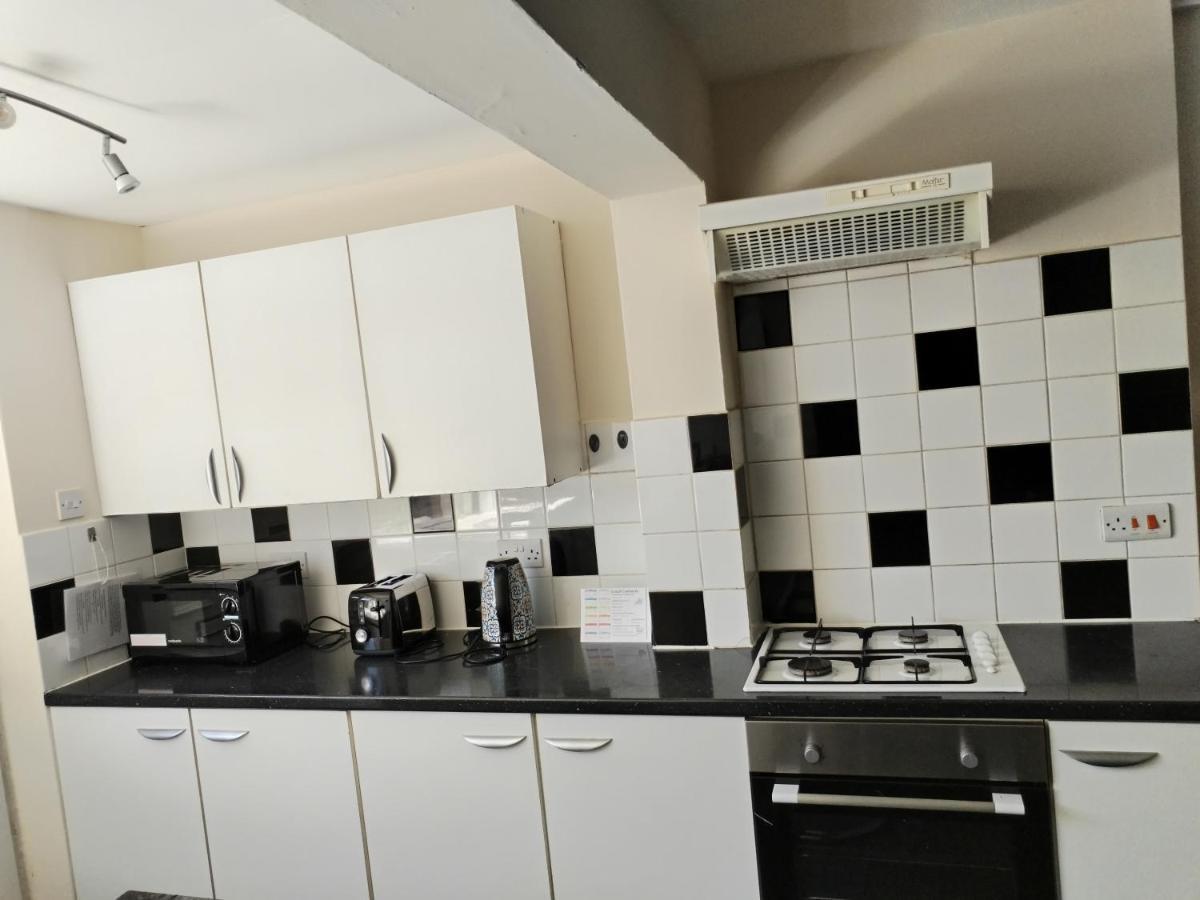 Comfortable 4-bed House In Hucknall Casa de férias Nottingham