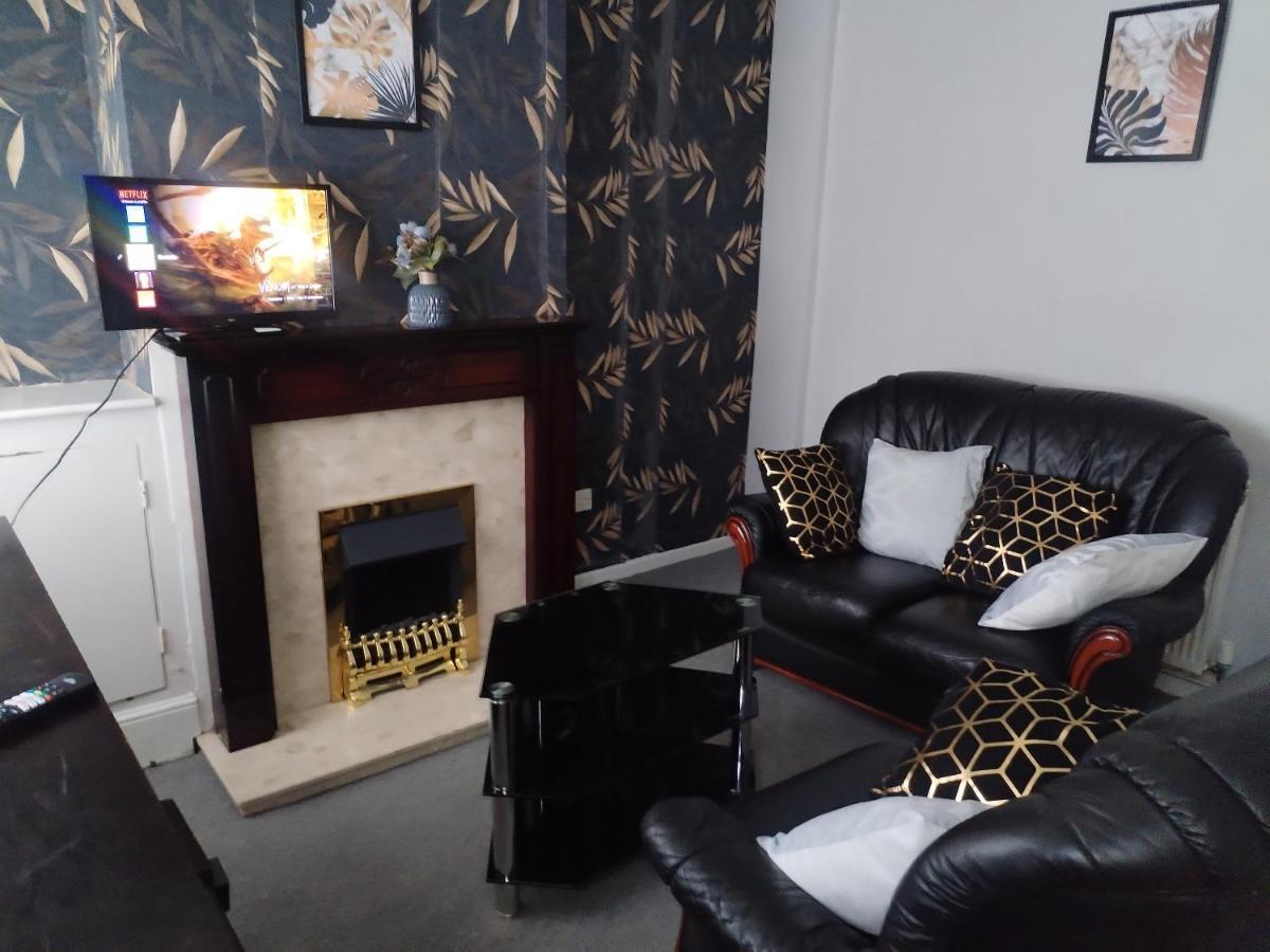 Comfortable 4-bed House In Hucknall Nottingham