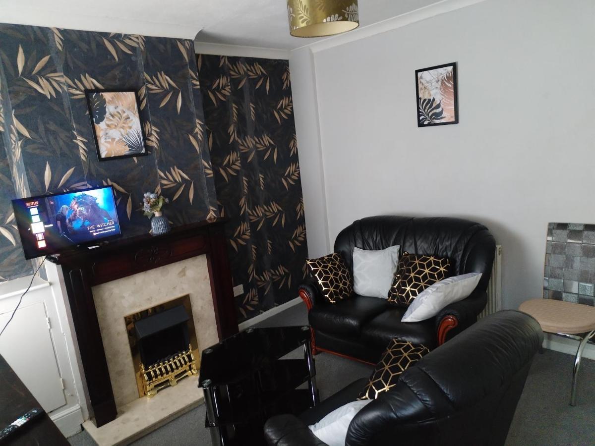 Comfortable 4-bed House In Hucknall Holiday home