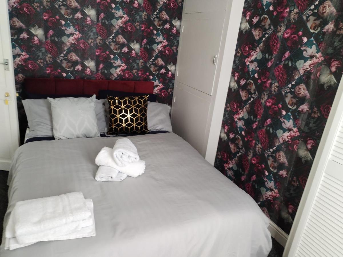 Comfortable 4-bed House In Hucknall Casa de férias Nottingham