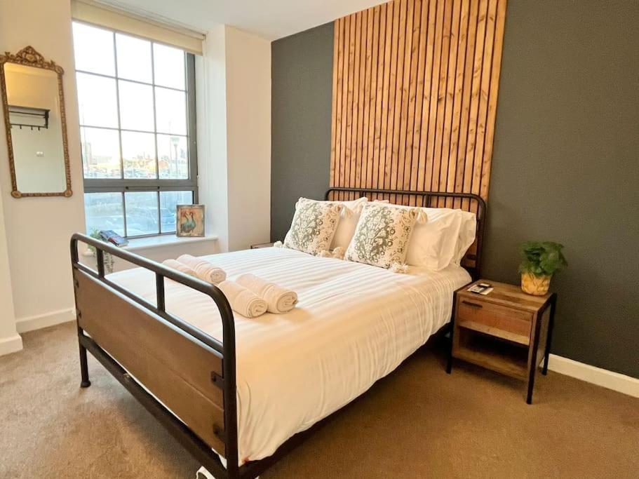 Spacious 2 Bedroom With Parking Apartment