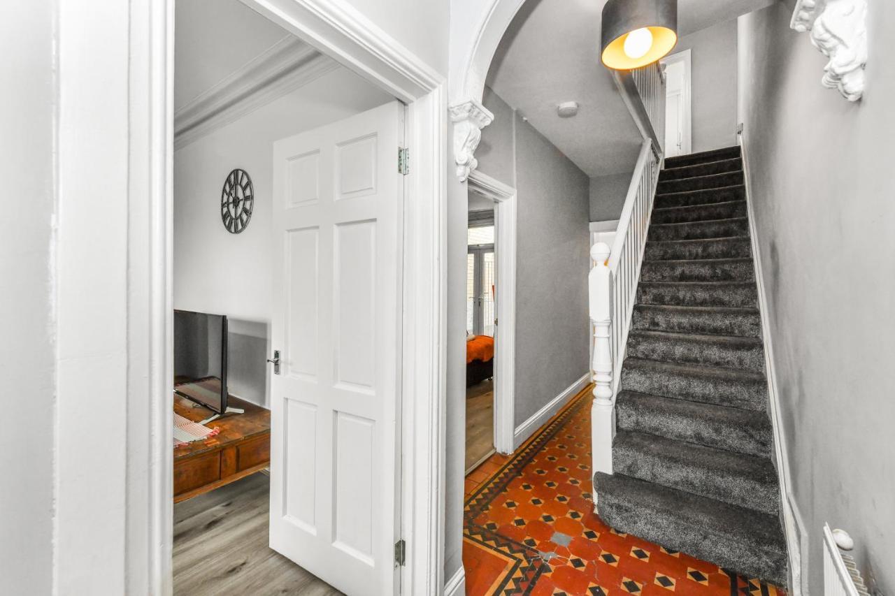 Hazel Dene - Charming 5 Bedroom, 1 Bath In Nottingham! Apartment Nottingham