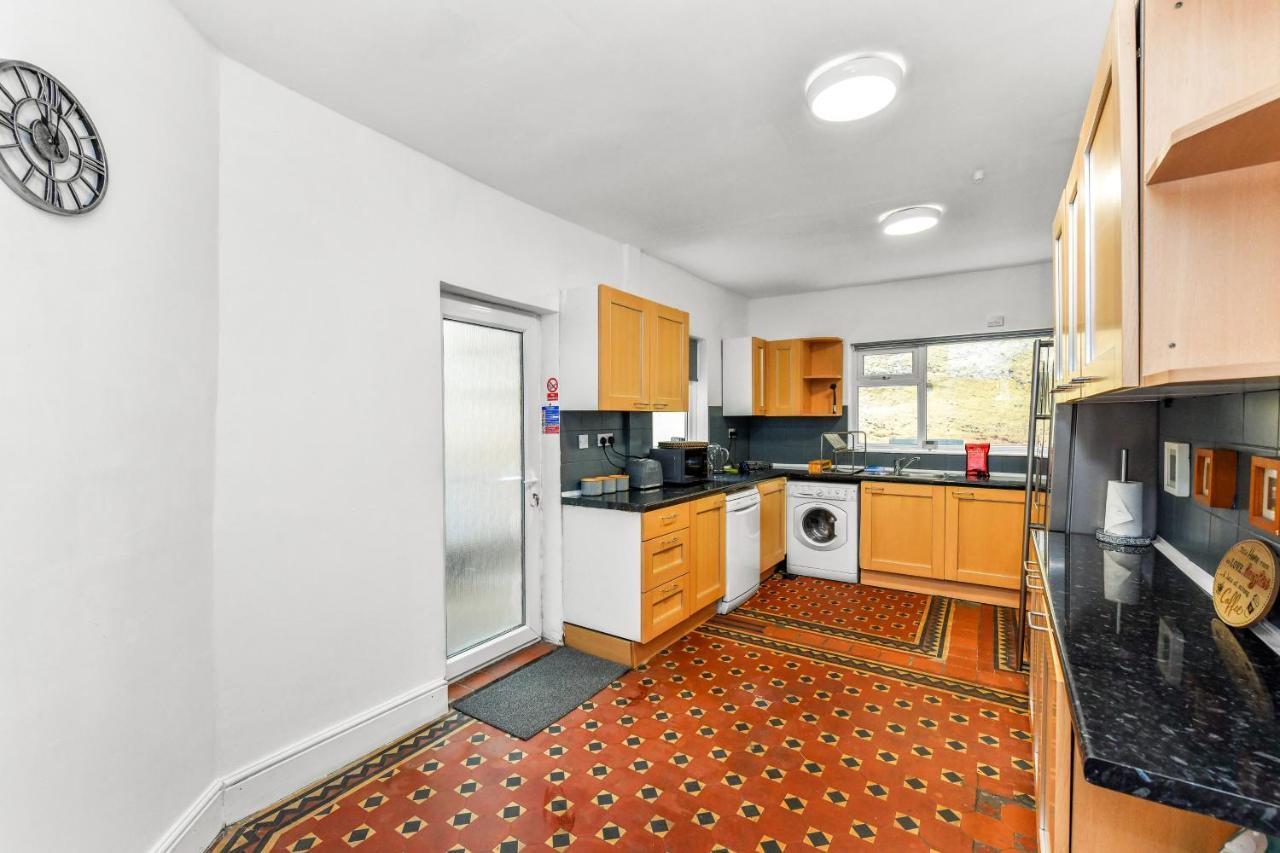 Hazel Dene - Charming 5 Bedroom, 1 Bath In Nottingham! * Nottingham