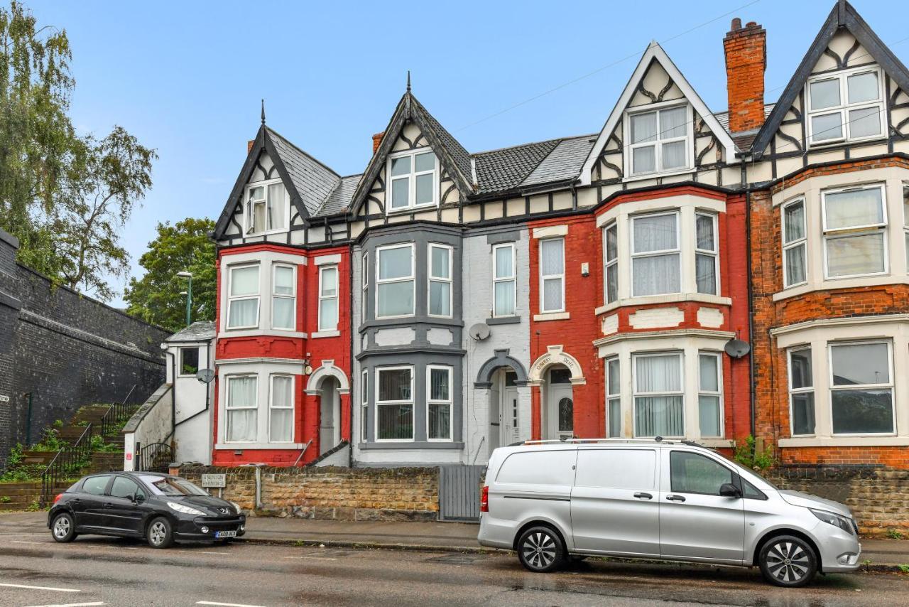 Hazel Dene - Charming 5 Bedroom, 1 Bath In Nottingham!