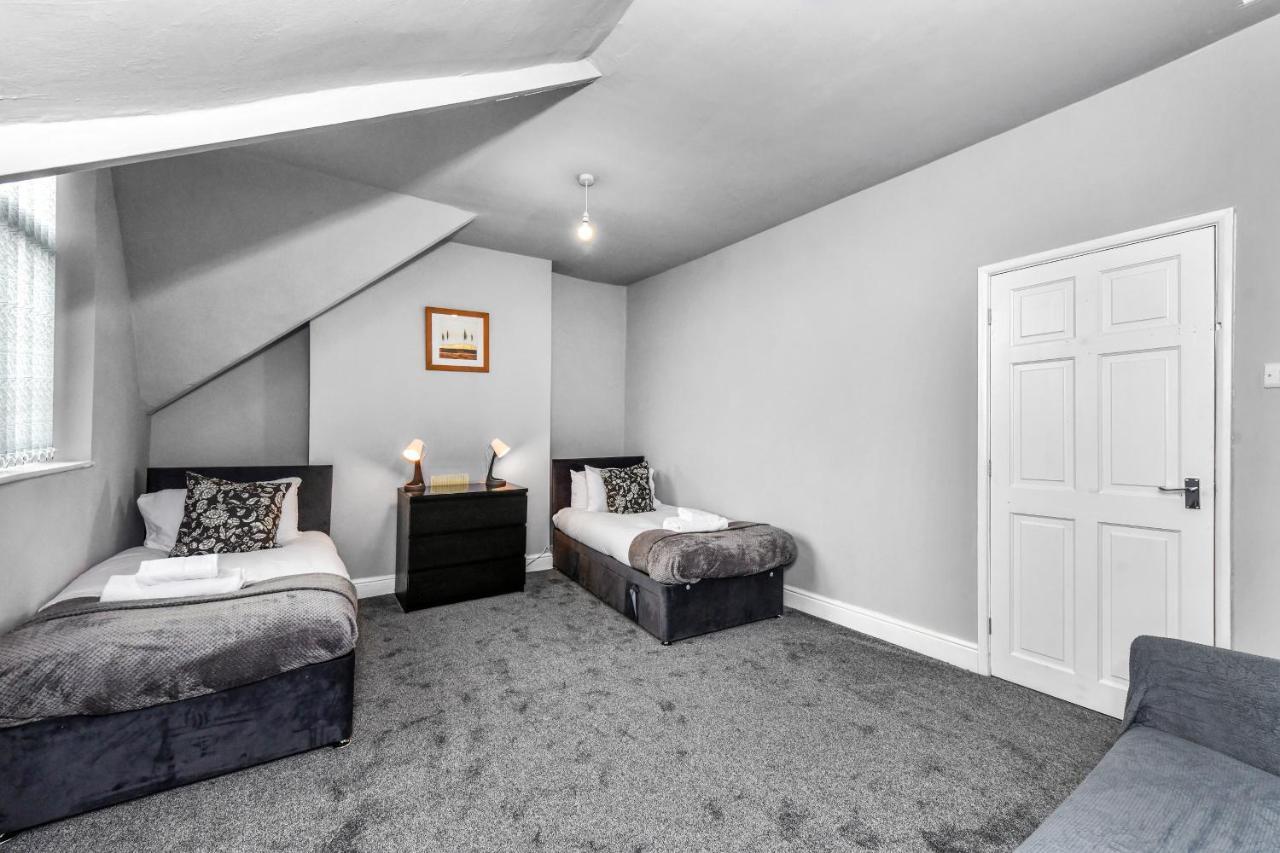 Hazel Dene - Charming 5 Bedroom, 1 Bath In Nottingham! Apartment *