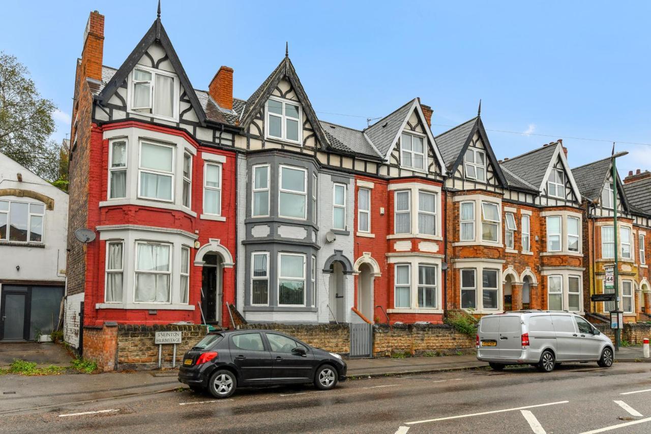 Hazel Dene - Charming 5 Bedroom, 1 Bath In Nottingham! Apartment *
