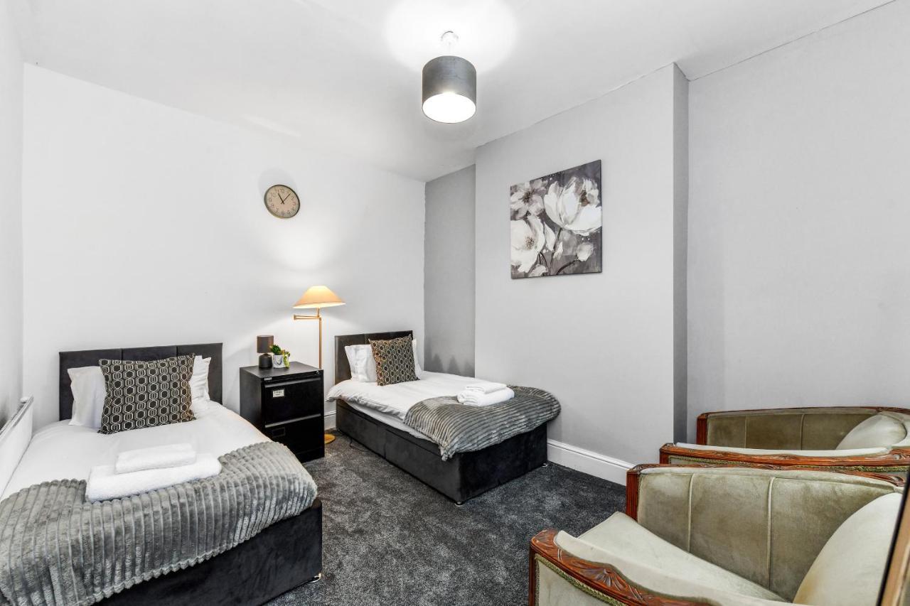 Hazel Dene - Charming 5 Bedroom, 1 Bath In Nottingham! * Nottingham
