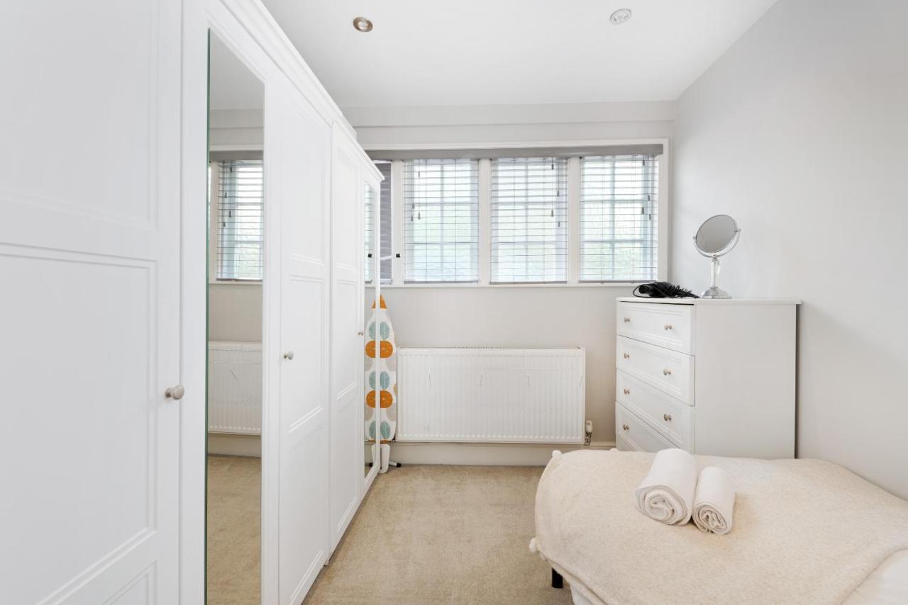 Spacious 2 Bedroom In Park Estate Apartamento