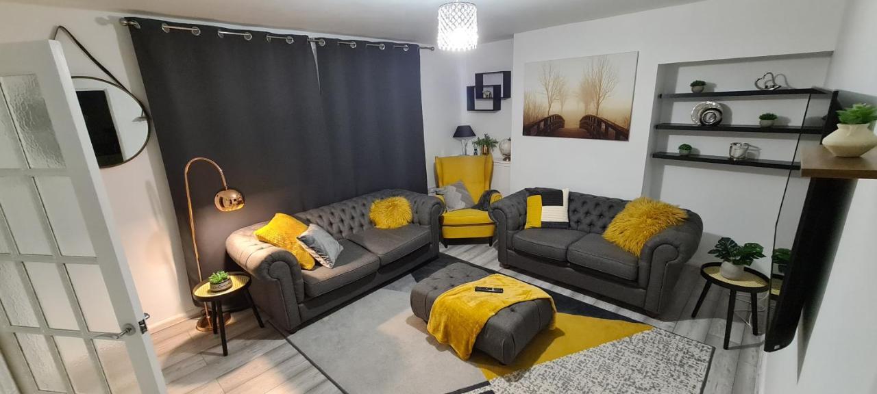 Cosy 3-Bedroom House In Aspley Nottingham Apartment *