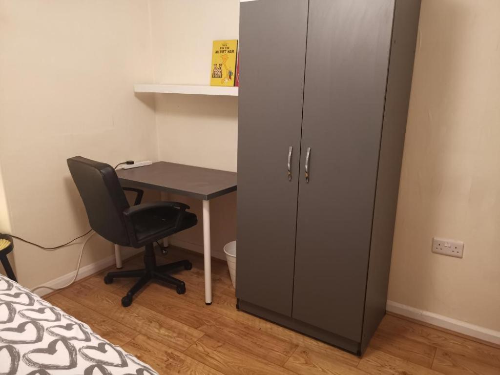 Guest house Wollanton Park Beeston Near East Midlands Conference Centre Train Station Tram Stop *