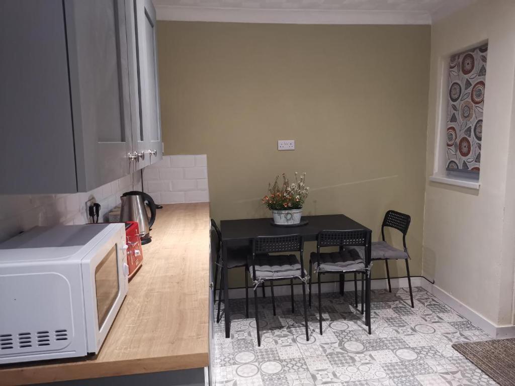 Guest house Wollanton Park Beeston Near East Midlands Conference Centre Train Station Tram Stop