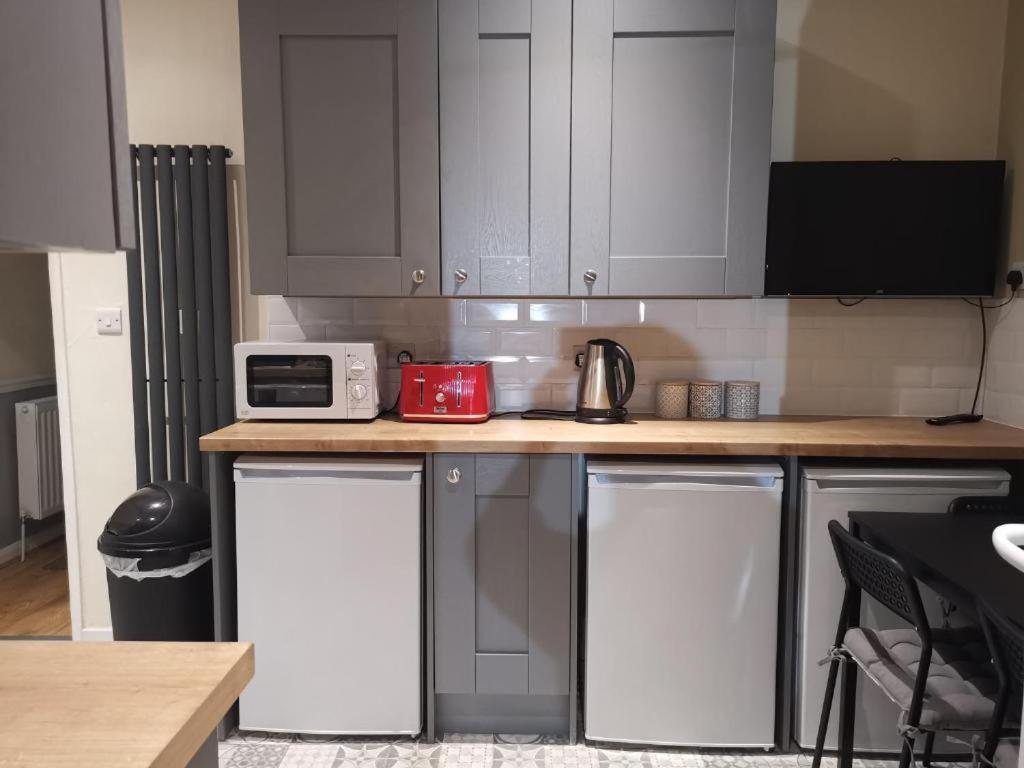 Wollanton Park Beeston Near East Midlands Conference Centre Train Station Tram Stop *