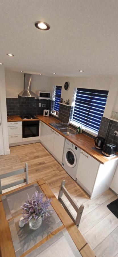 Broxtowe House -3 Bed House Parking *