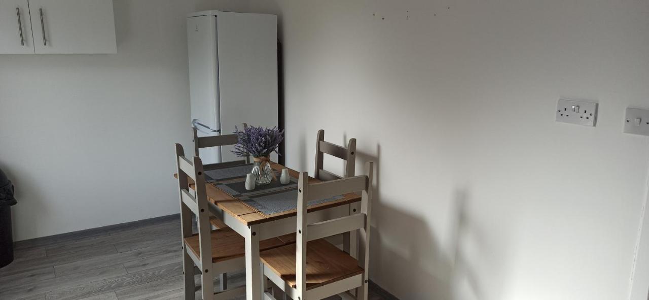 Casa de férias Broxtowe House -3 Bed House Parking