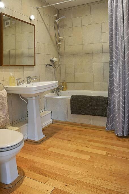 Unique 3 B'room House + Free Parking /city Centre Apartamento *
