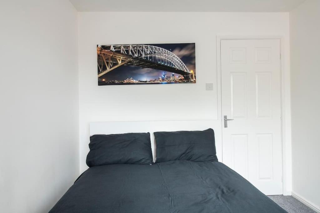 Luxury 2 Bedroom House City.