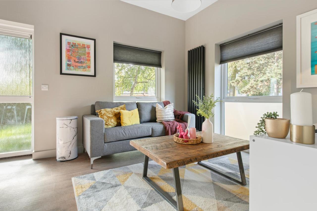 Brand New 1-bed Flat With Free Parking Casa de férias
