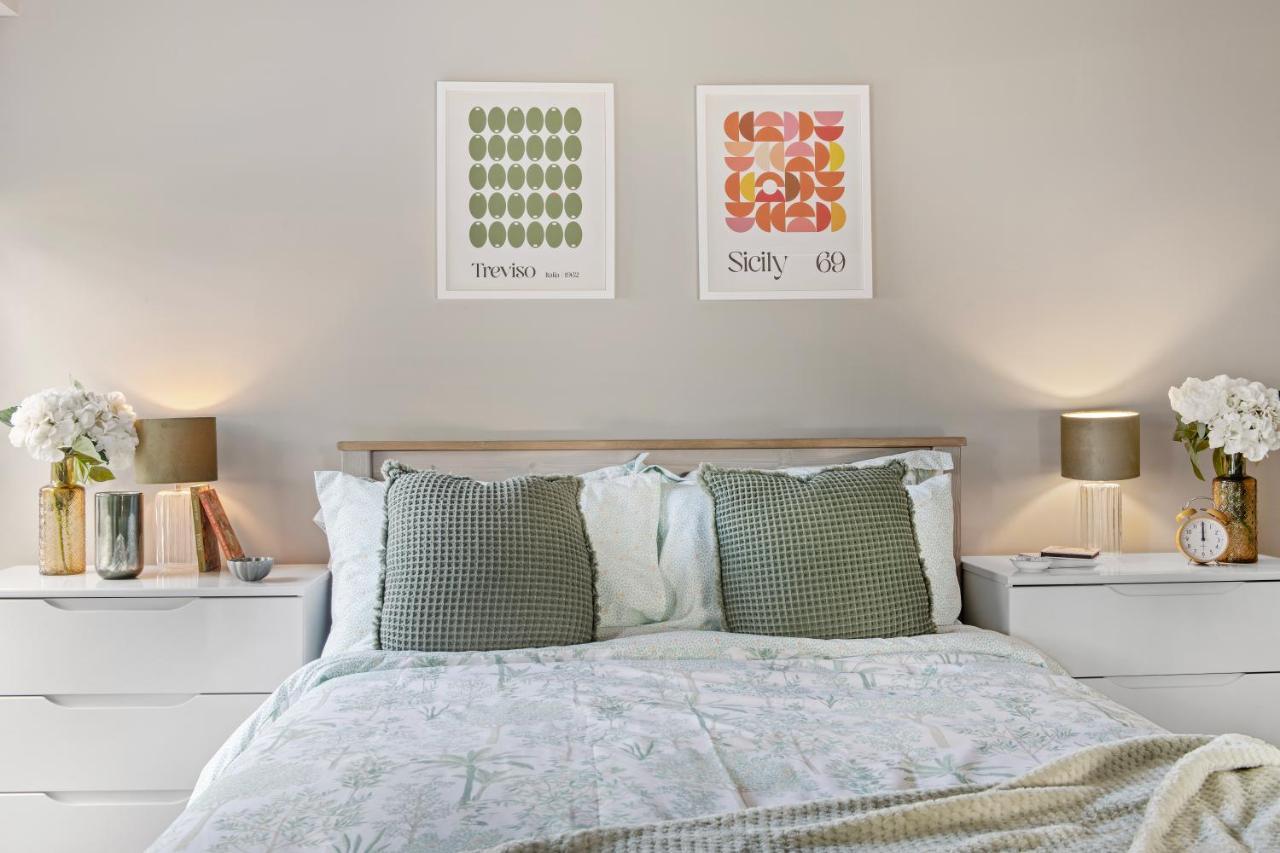 Casa de férias Brand New 1-bed Flat With Free Parking