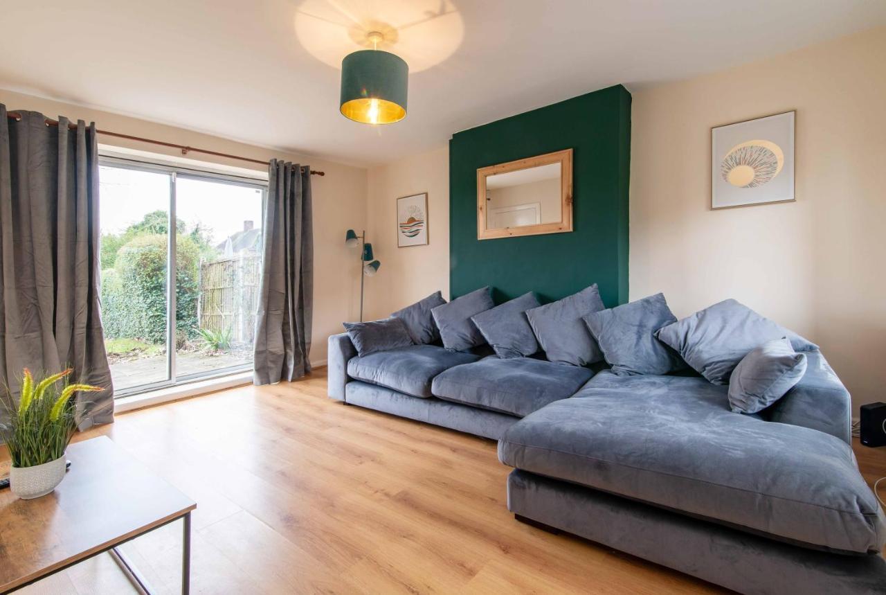 Your Haven - 3 Bed House With Free Wifi And Parking Apartment *