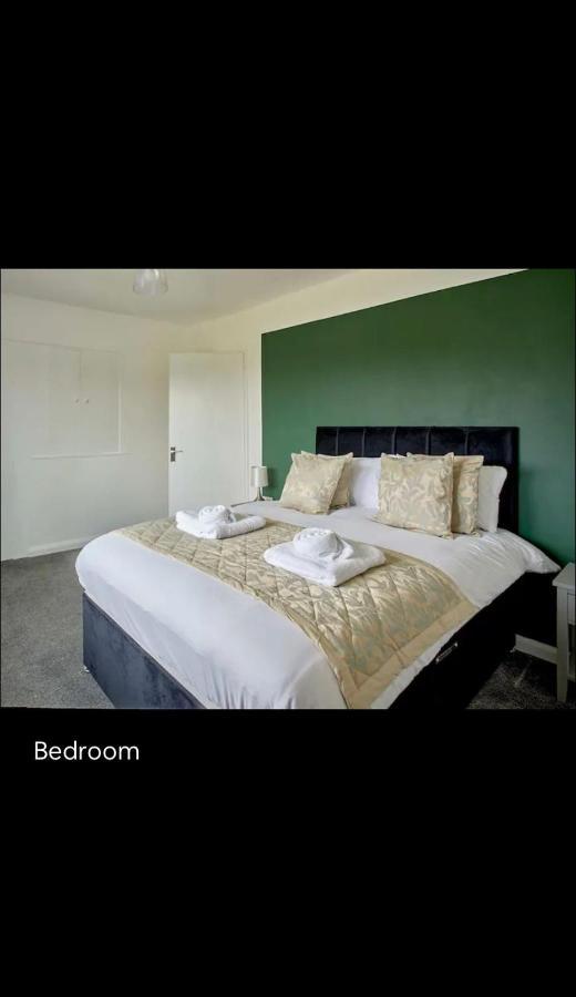 Spacious 3 Bedroom House In Holiday home *