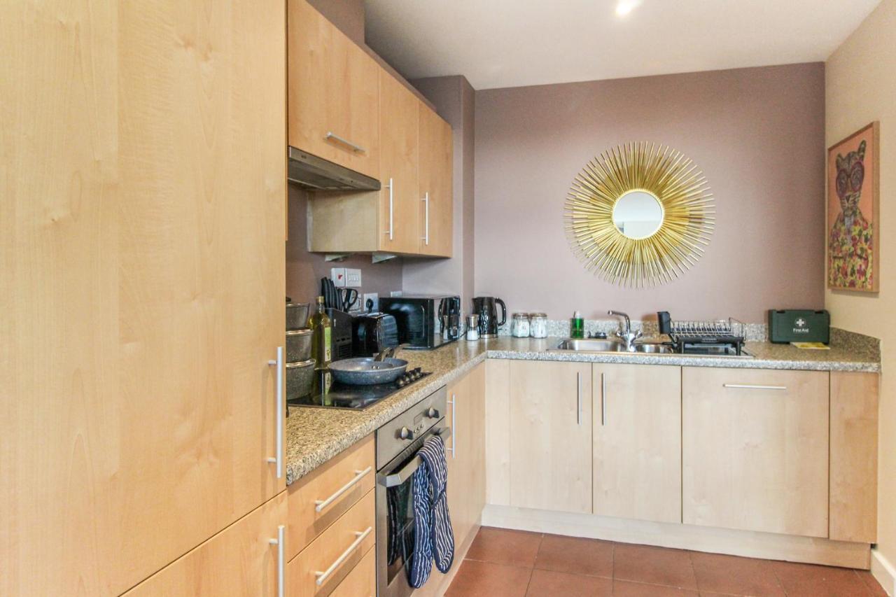 Apartment Lovely 1 Bed With Parking *