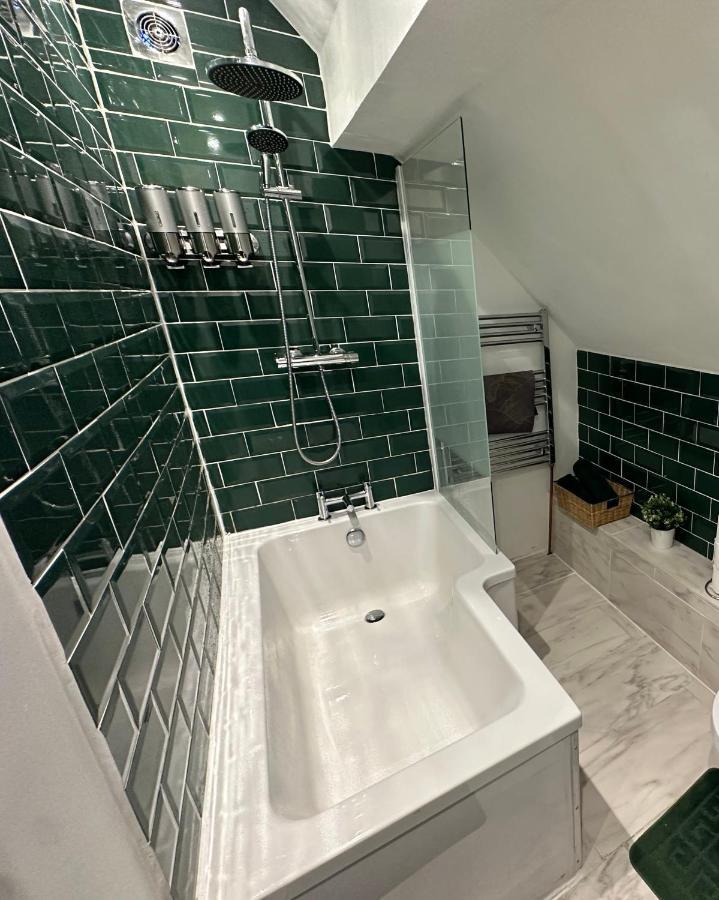 Holiday home Charming 3-bed Minutes From Centre