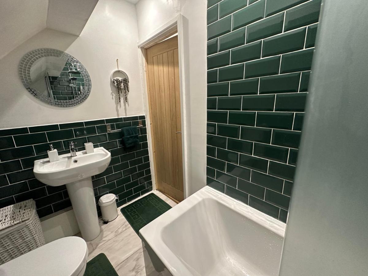Holiday home Charming 3-bed Minutes From Centre Nottingham