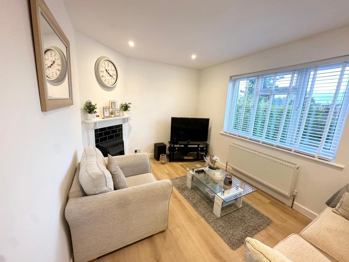 Charming 3-bed Minutes From Centre Holiday home
