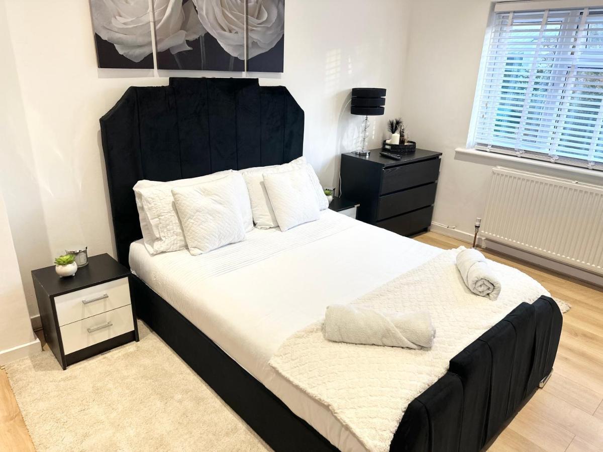 Holiday home Charming 3-bed Minutes From Centre