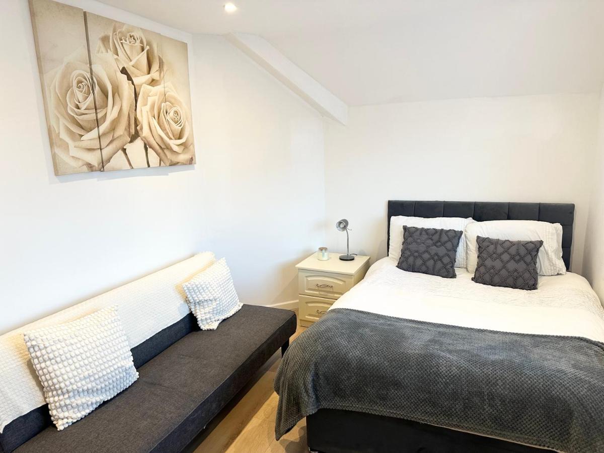 Charming 3-bed Minutes From Centre Holiday home