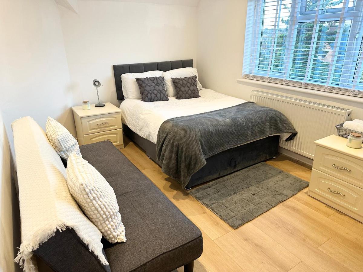 Holiday home Charming 3-bed Minutes From Centre *