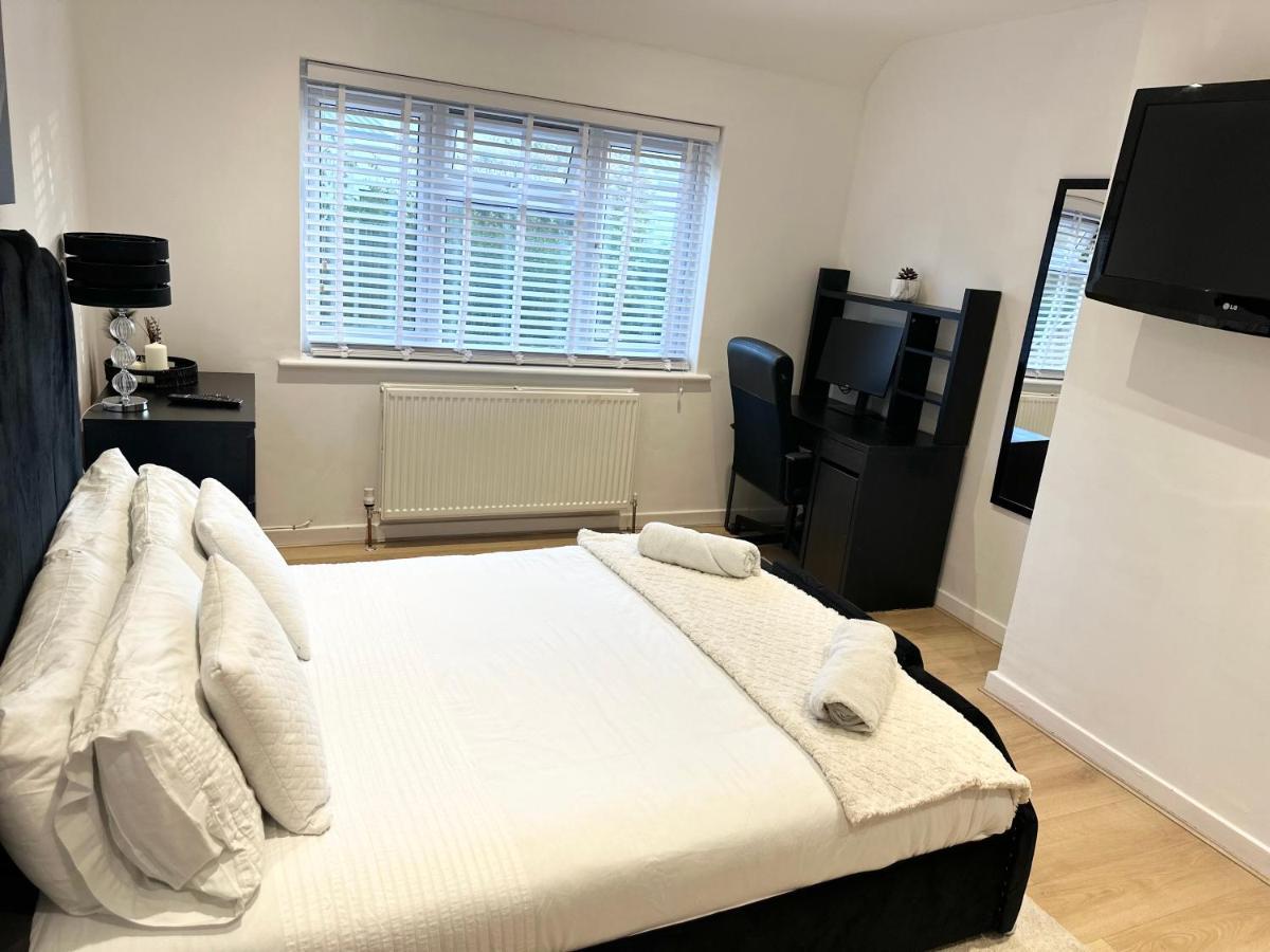 Holiday home Charming 3-bed Minutes From Centre