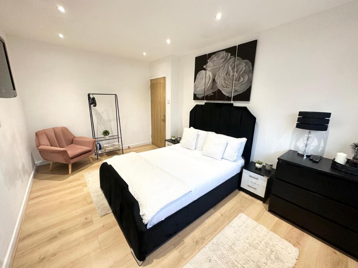 Charming 3-bed Minutes From Centre Holiday home