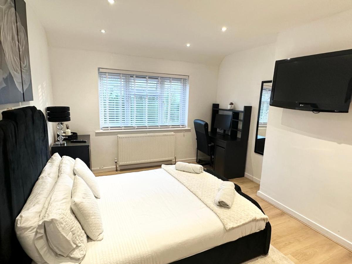Charming 3-bed Minutes From Centre