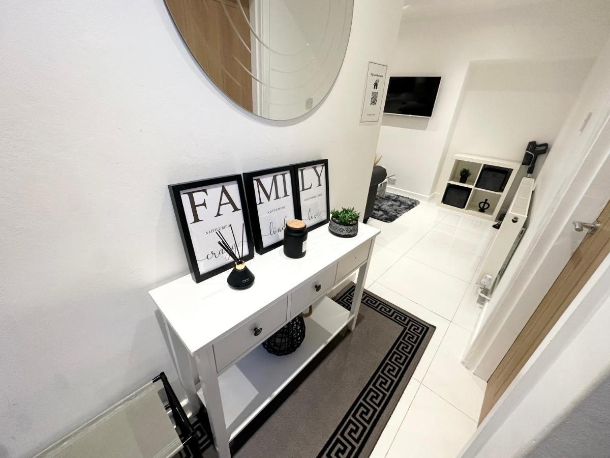 Charming 3-bed Minutes From Centre Holiday home *