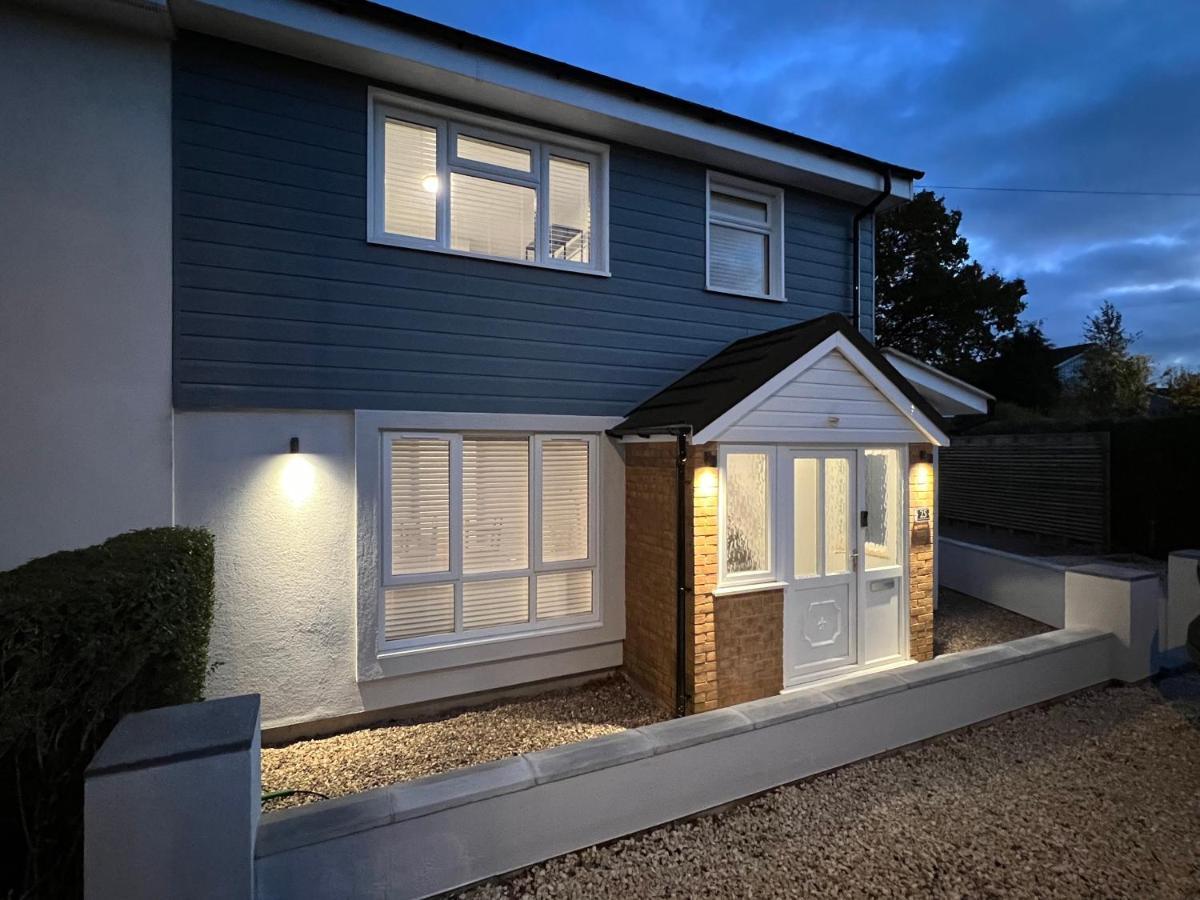 Immaculate Newly Refurbished 4 Bed House Holiday home Nottingham