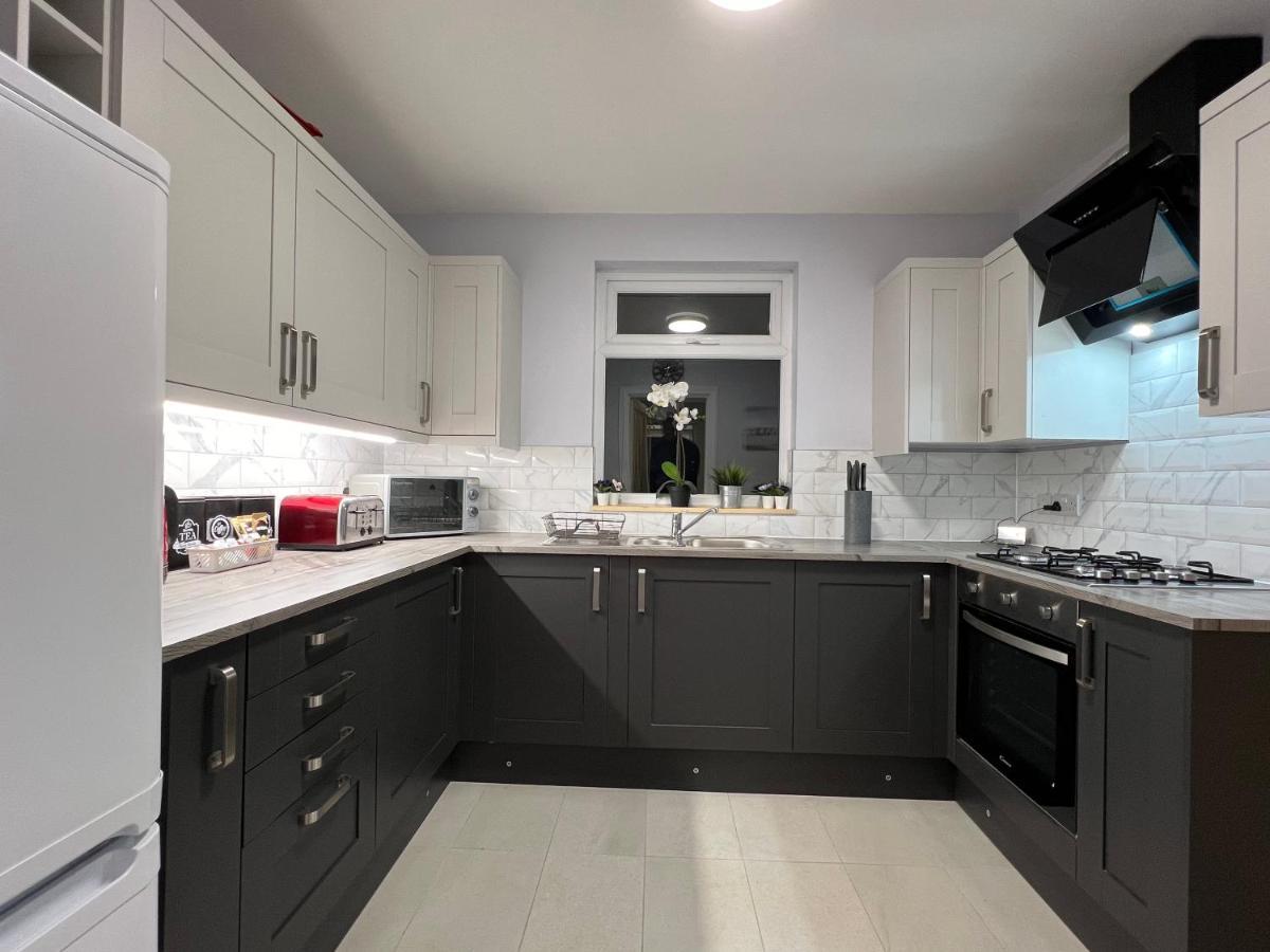 Immaculate Newly Refurbished 4 Bed House Nottingham