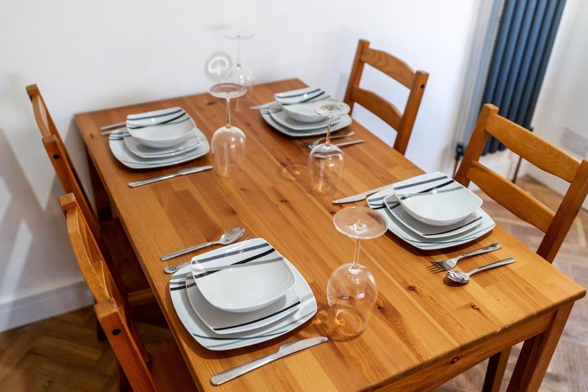 Immaculate Newly Refurbished 4 Bed House * Nottingham
