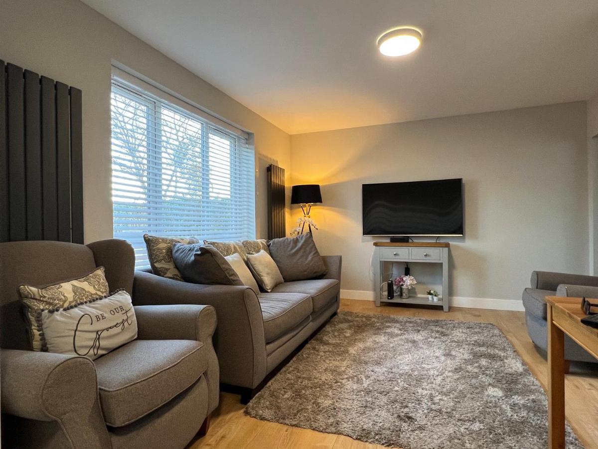 Immaculate Newly Refurbished 4 Bed House Holiday home