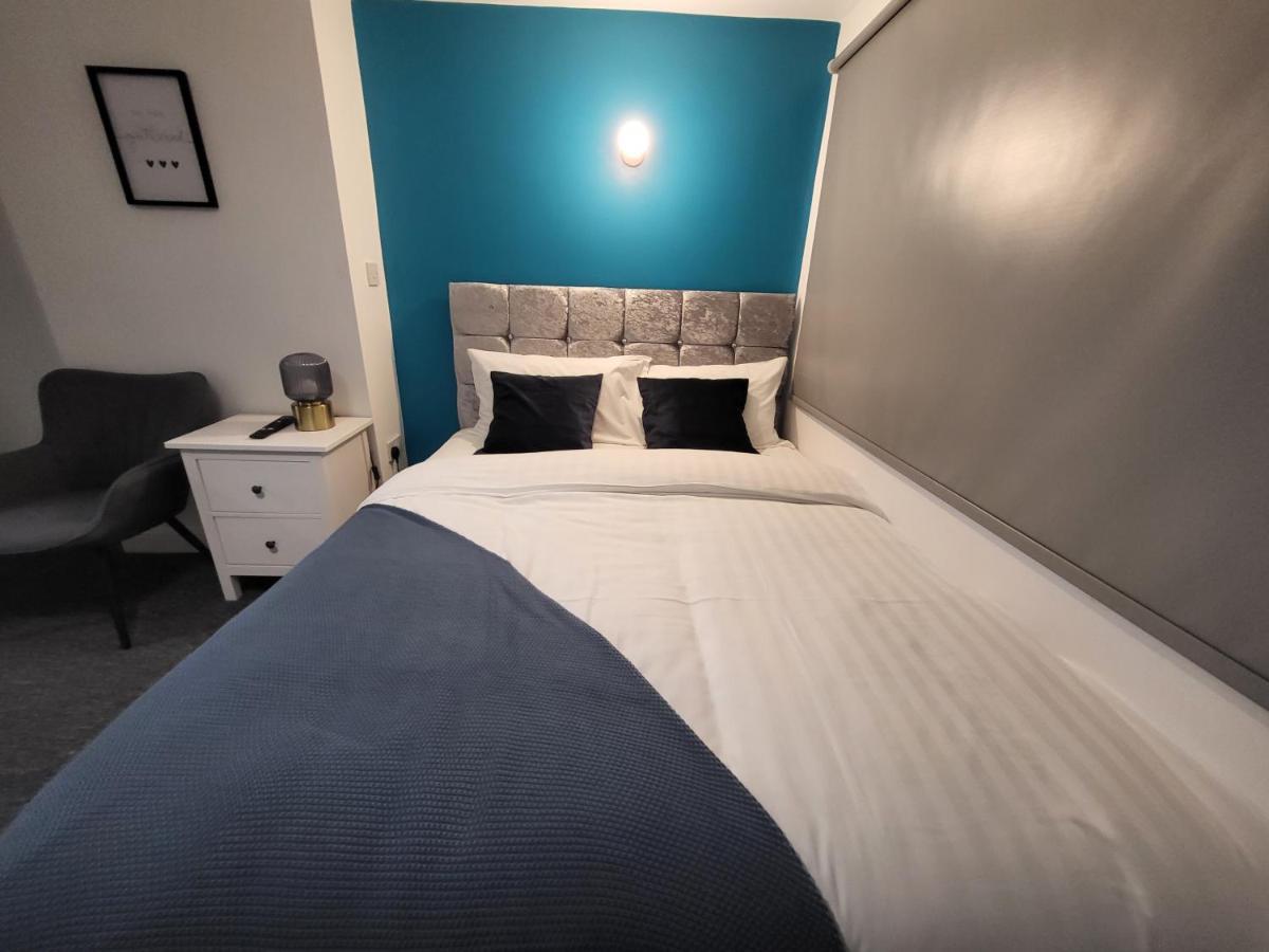 Premier - Tring Vale * Nottingham