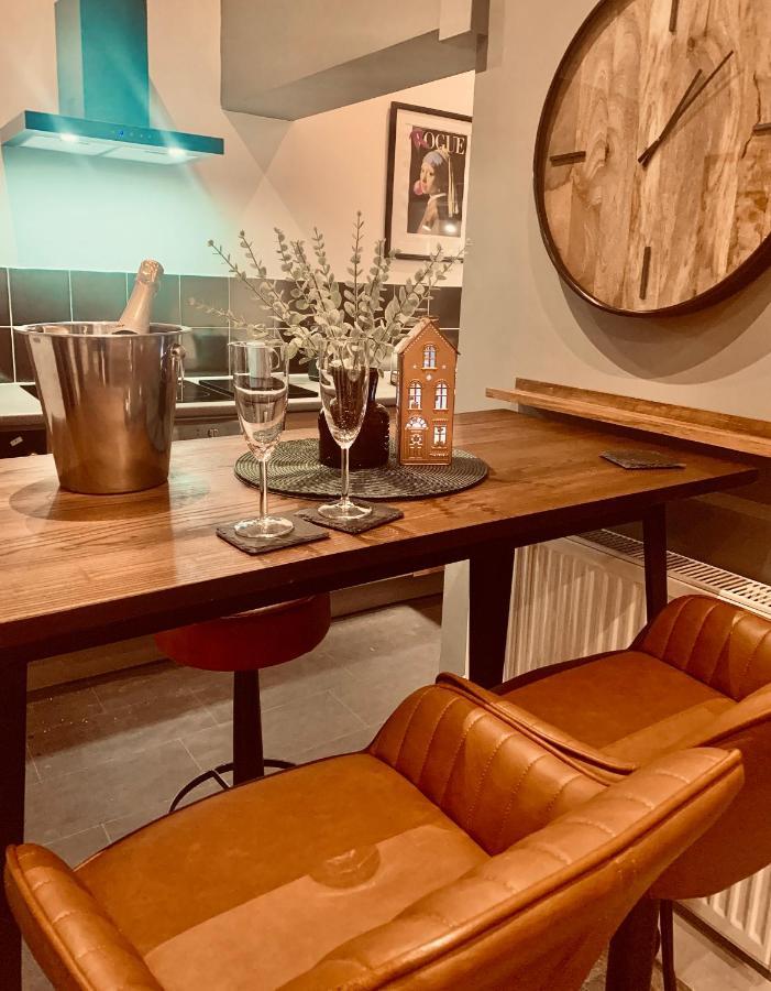 The Fifth Quarters, Grade Ii Listed Apartment, The Lace Market, Ng1, Centre, Nottingham, Sleeps 4 Apartment *