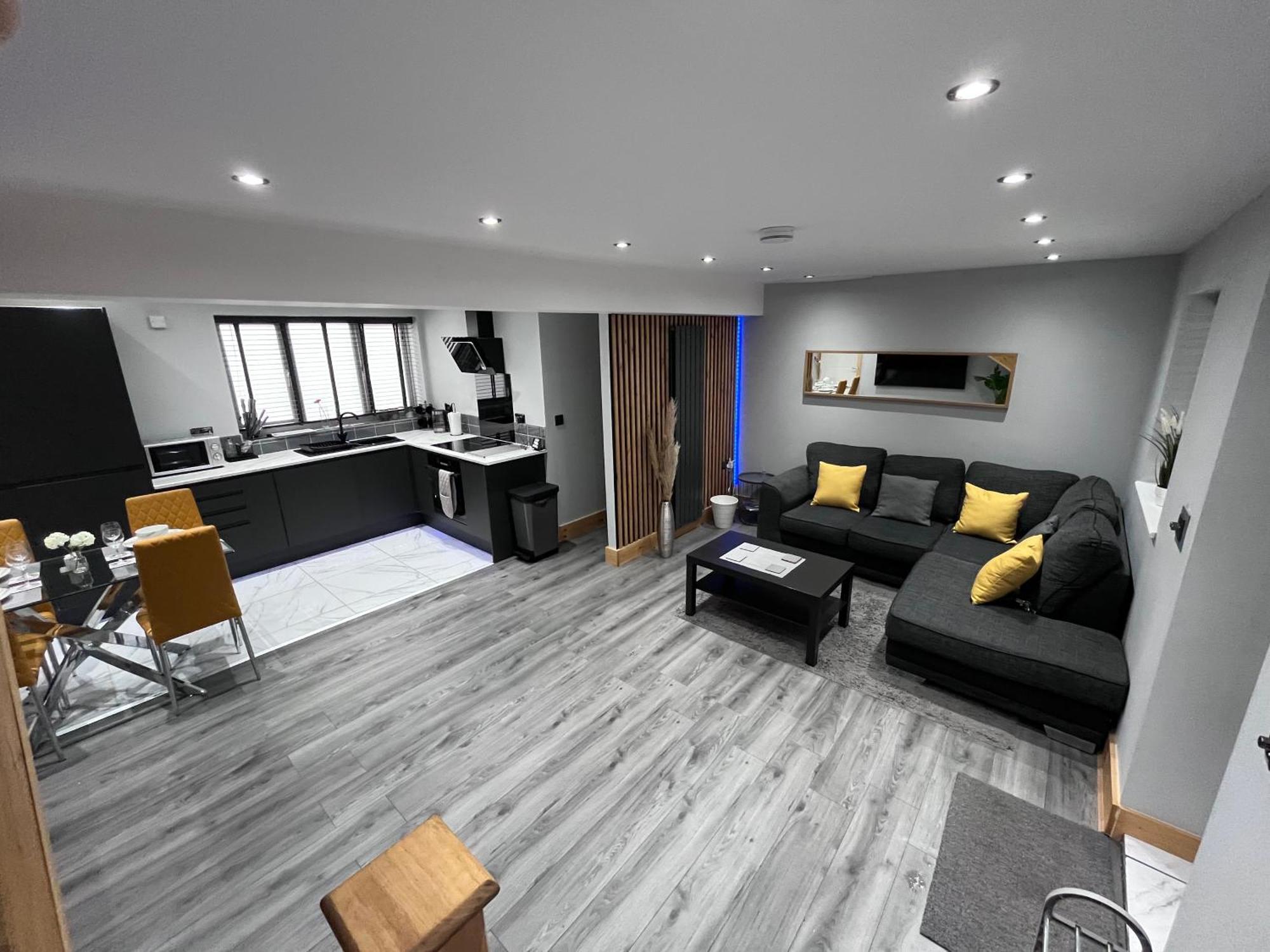 Apartment Entire Two Bedroom & Free Parking *
