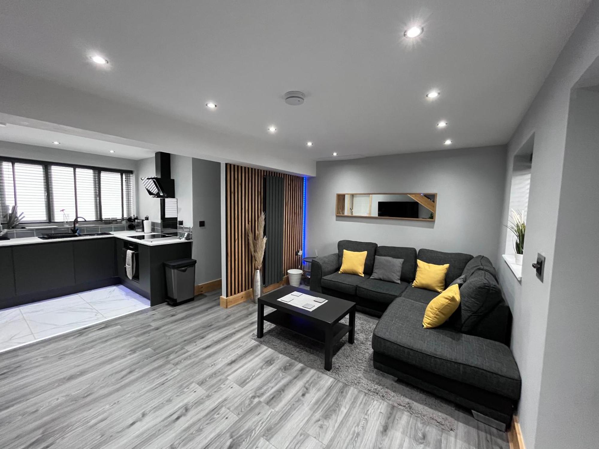 Entire Two Bedroom & Free Parking
