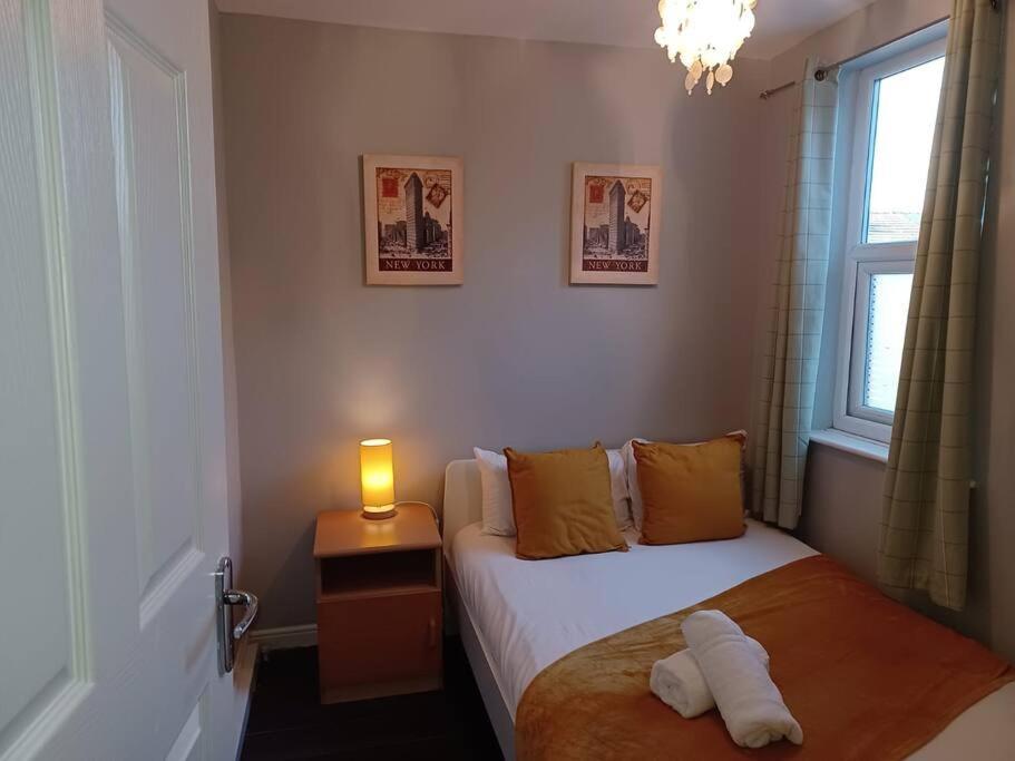 Apartment Luxury 3br House - Free Parking And Stunning Garden!