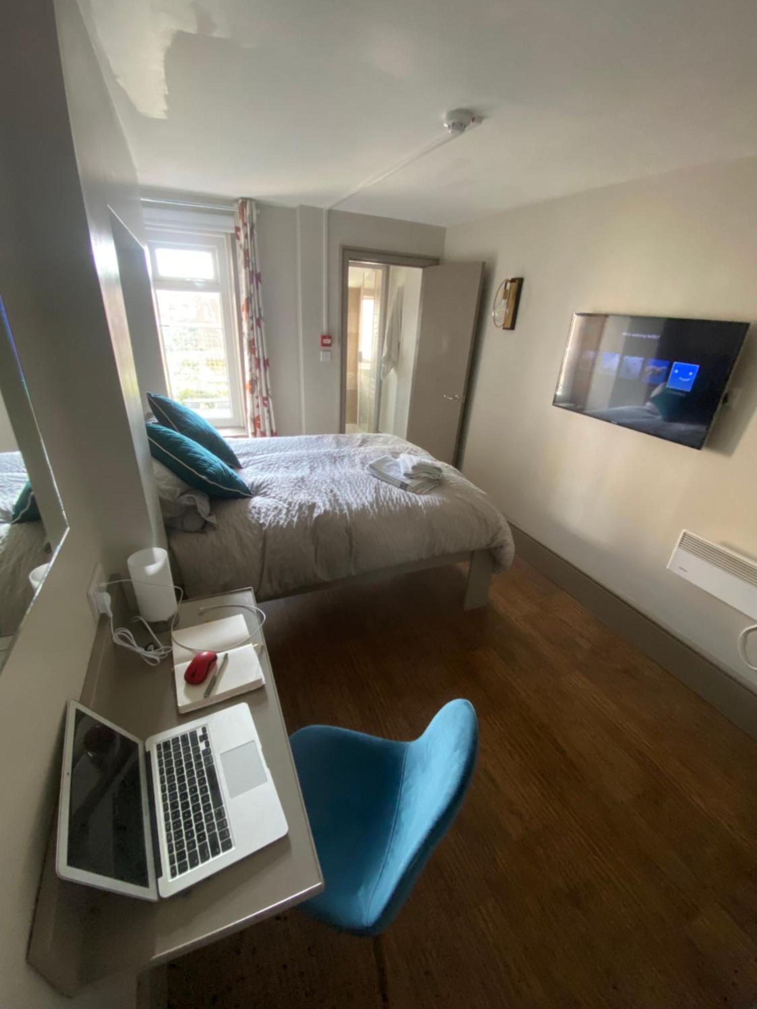 Quiet Cosy 1 Bedroom Carrington F1 *